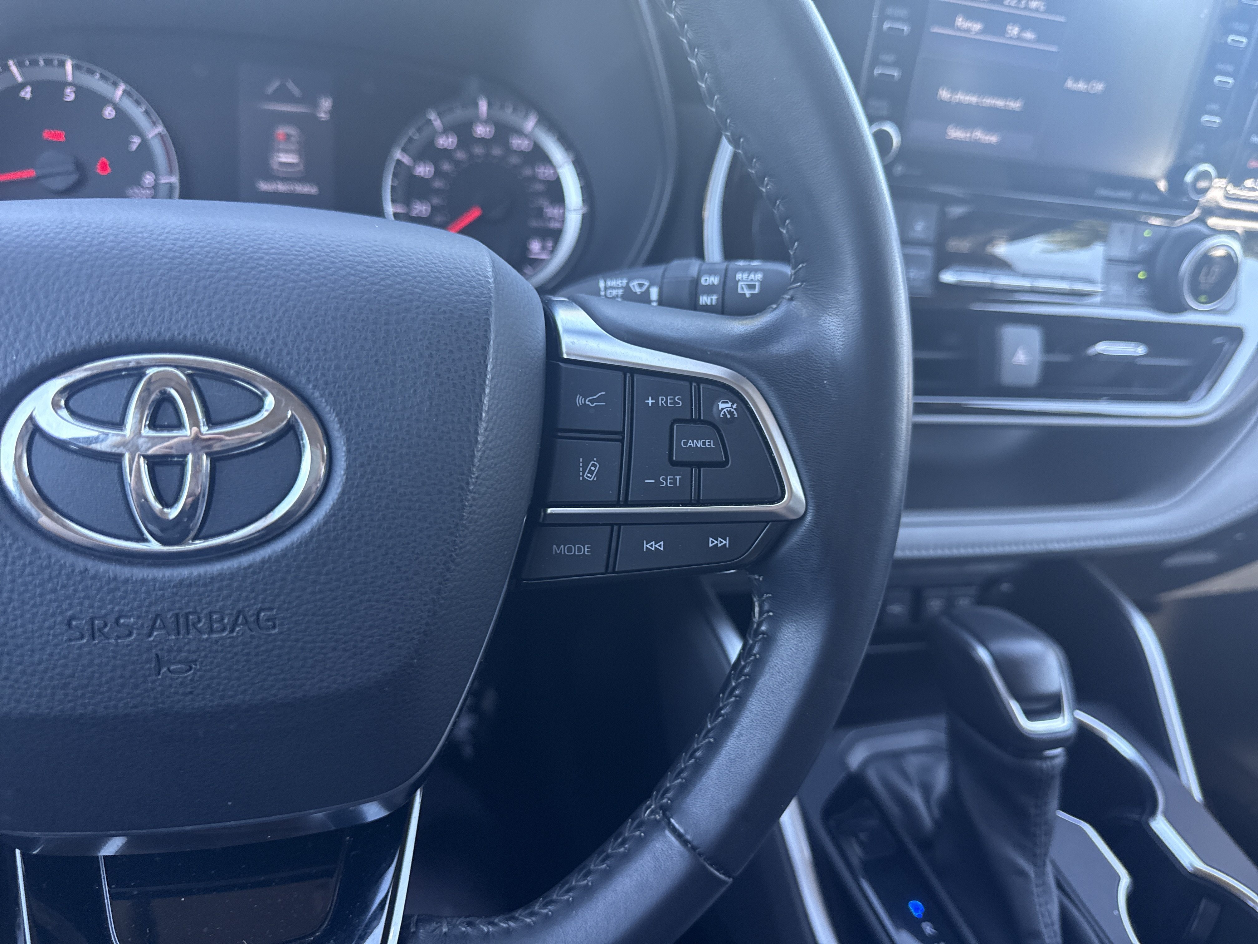 Used 2021 Toyota Highlander LE FWD image 20