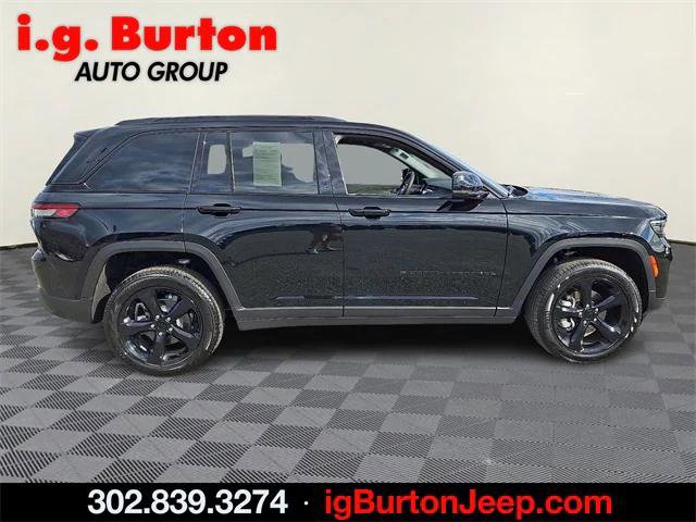 Certified 2025 Jeep Grand Cherokee Limited w/ Black Appearance Package image 7