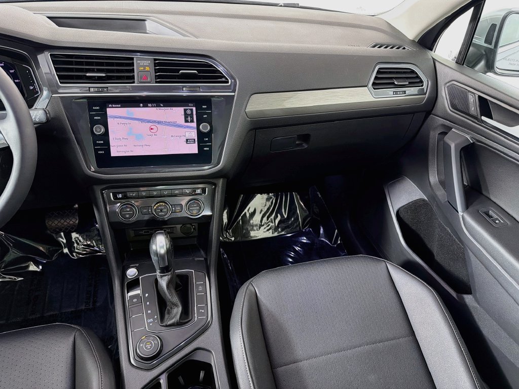 Used 2020 Volkswagen Tiguan SEL AWD/4WD image 24