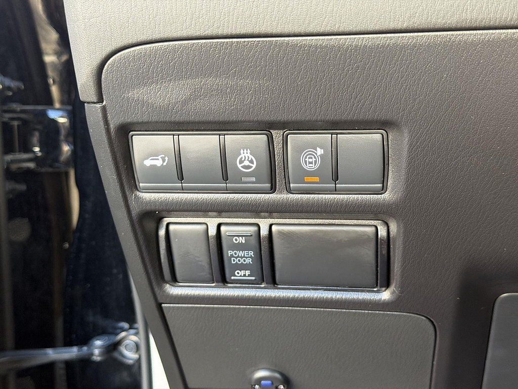 Used 2024 Nissan Armada SL w/ Captain's Chairs Package RWD image 16