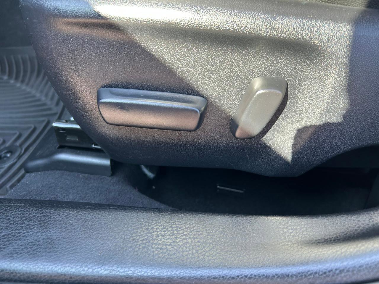 Used 2019 Toyota Corolla XSE image 16