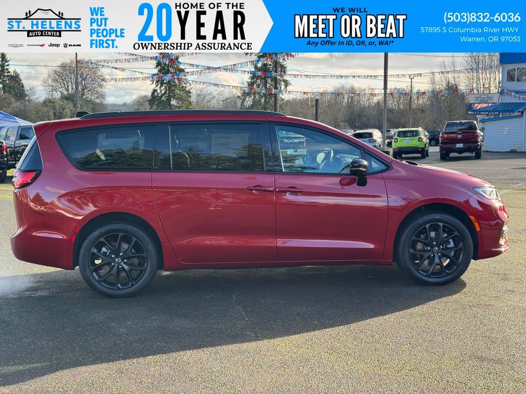 New 2026 Chrysler Pacifica Limited image 10
