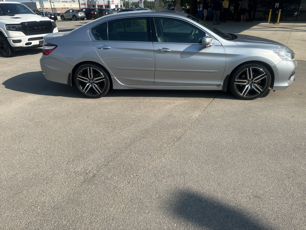 Used 2016 Honda Accord Touring image 8