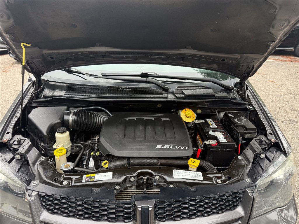 Used 2016 Dodge Grand Caravan R/T w/ Driver Convenience Group FWD image 25