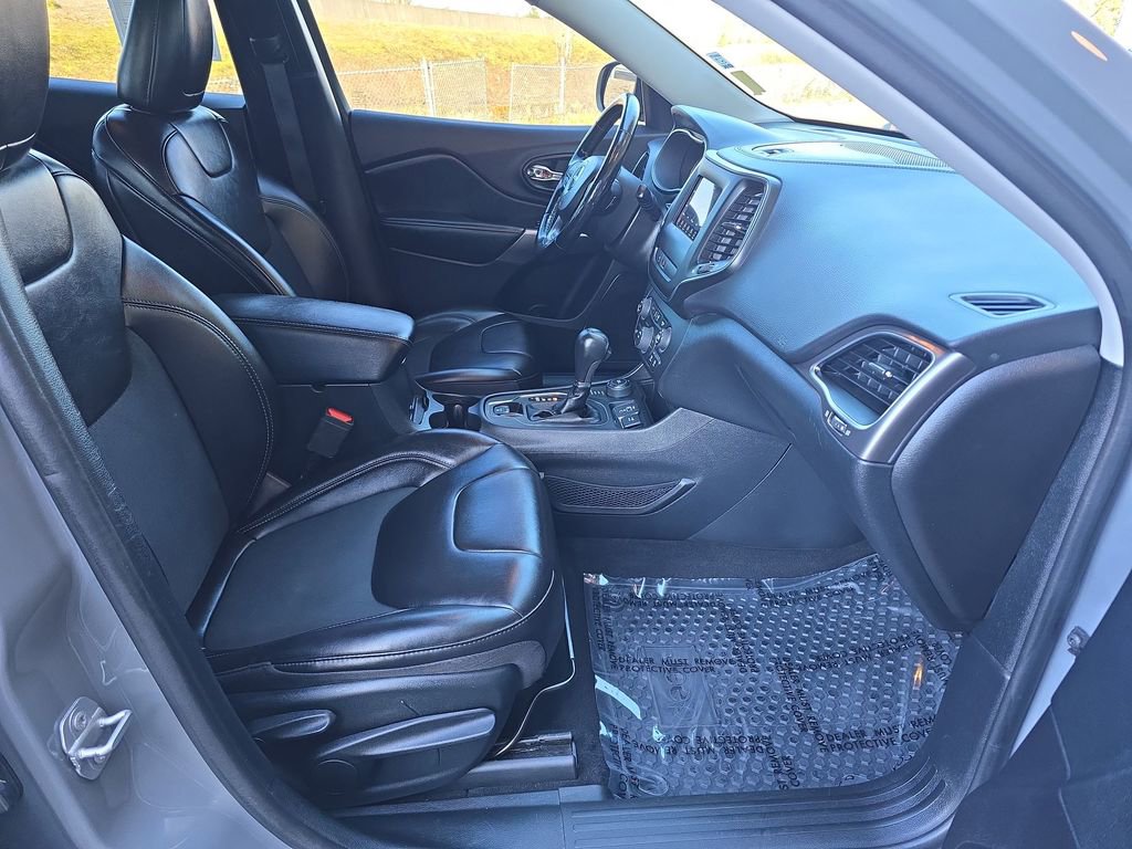 Used 2020 Jeep Cherokee Latitude Plus w/ Cold Weather Group image 29