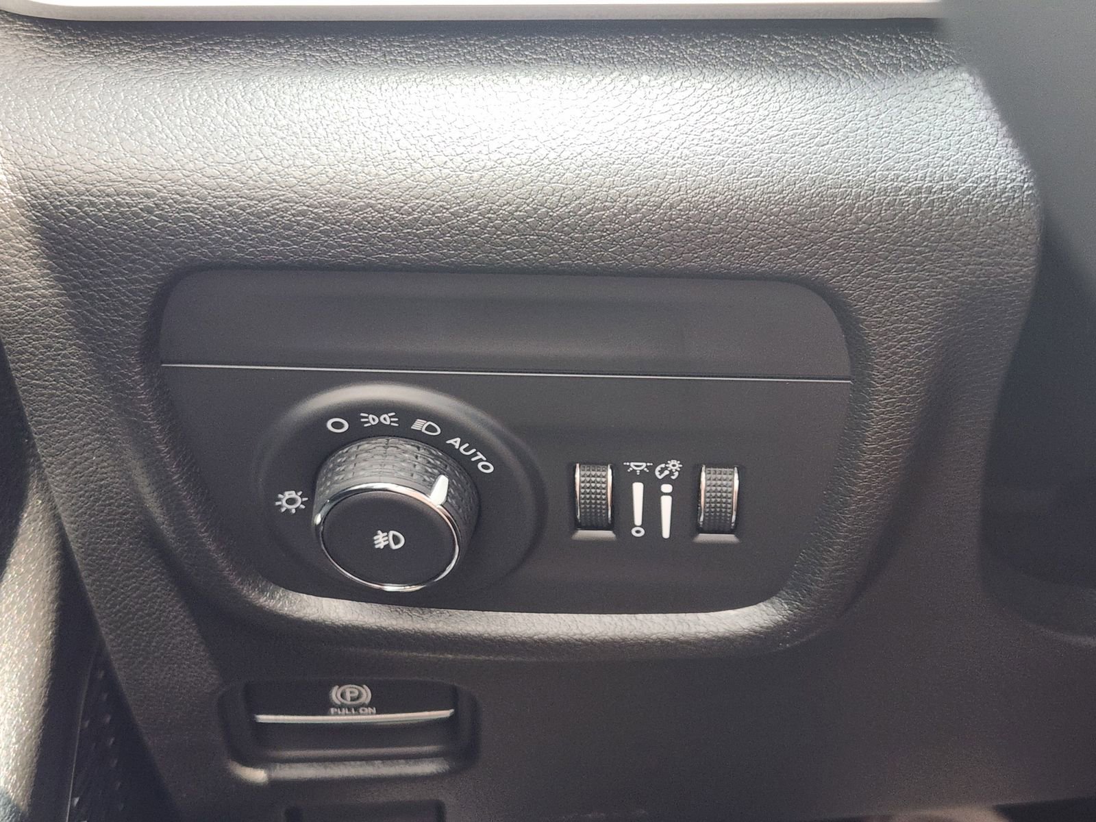 Used 2025 Jeep Grand Cherokee Limited RWD image 23