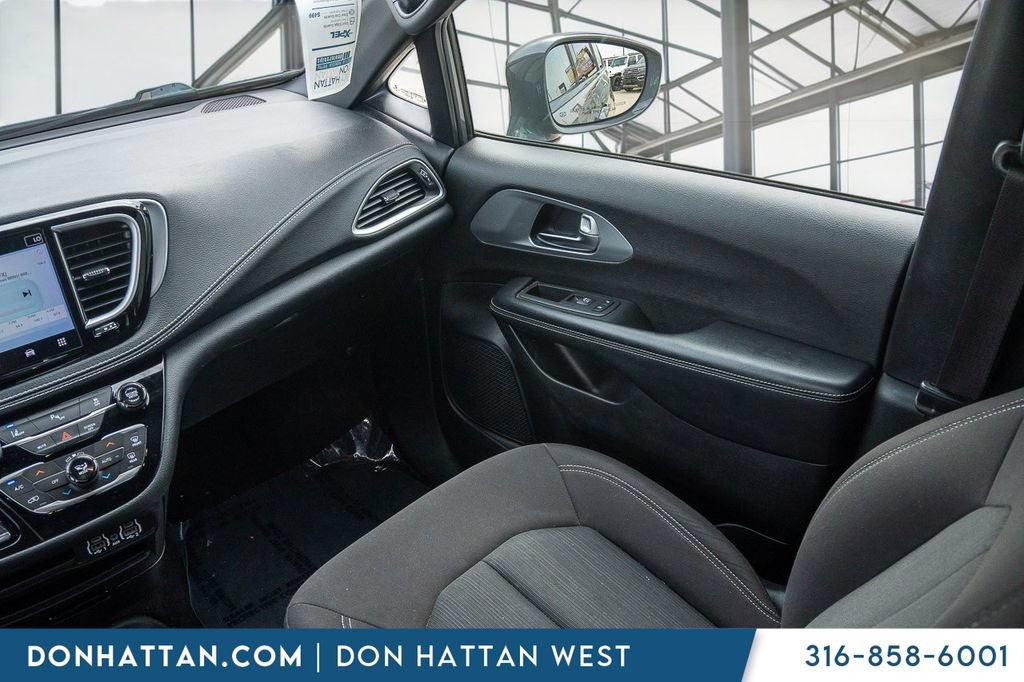 Used 2021 Chrysler Pacifica Touring w/ S Appearance Package FWD image 14