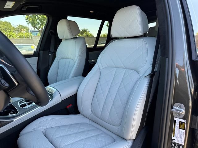 Used 2026 BMW X7 xDrive40i w/ M Sport Package AWD/4WD image 23