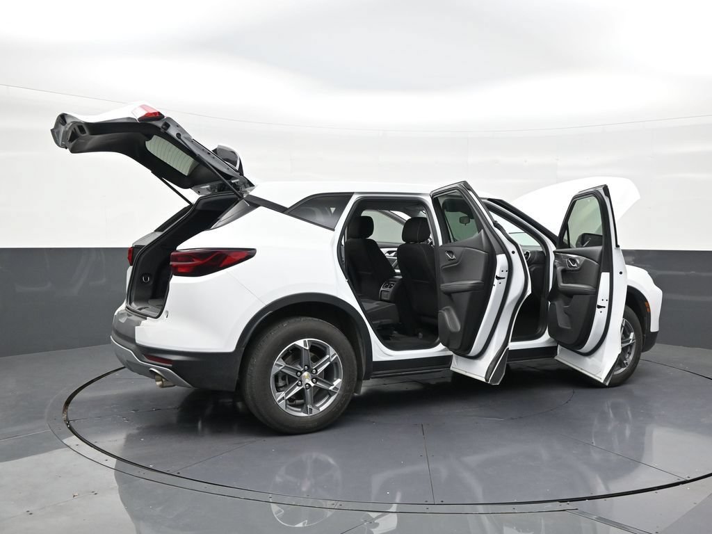 Used 2023 Chevrolet Blazer LT FWD image 28
