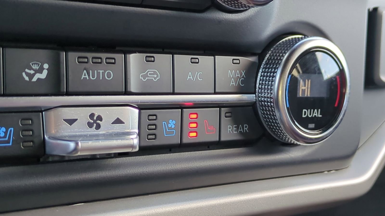 Used 2023 Ford Expedition Limited image 39