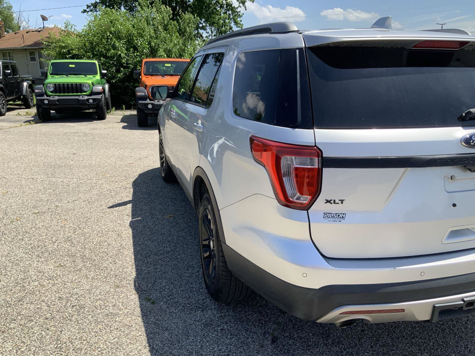 Used 2017 Ford Explorer XLT FWD image 15
