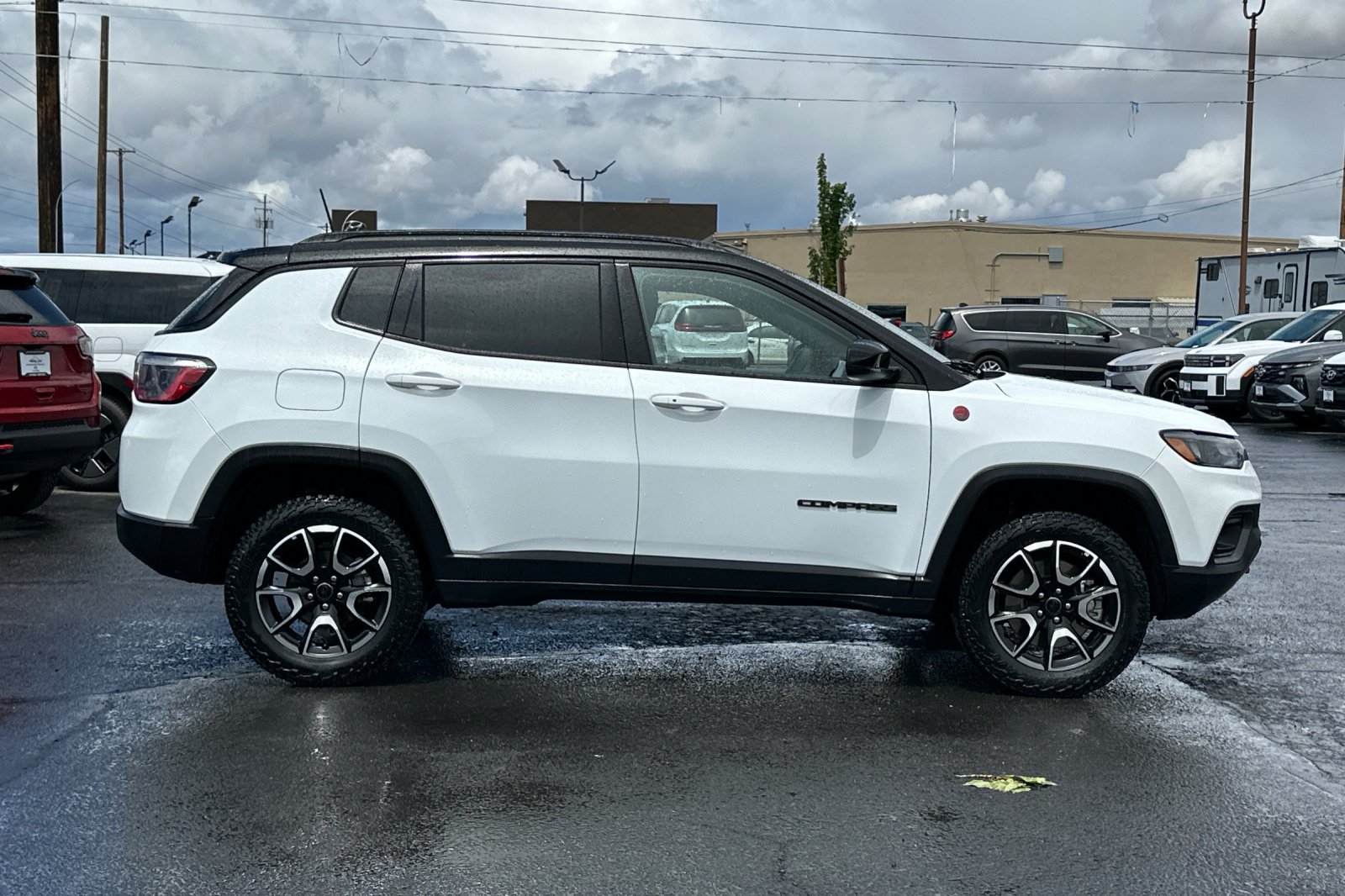 Used 2025 Jeep Compass Trailhawk w/ Trailer Tow Group AWD/4WD image 3