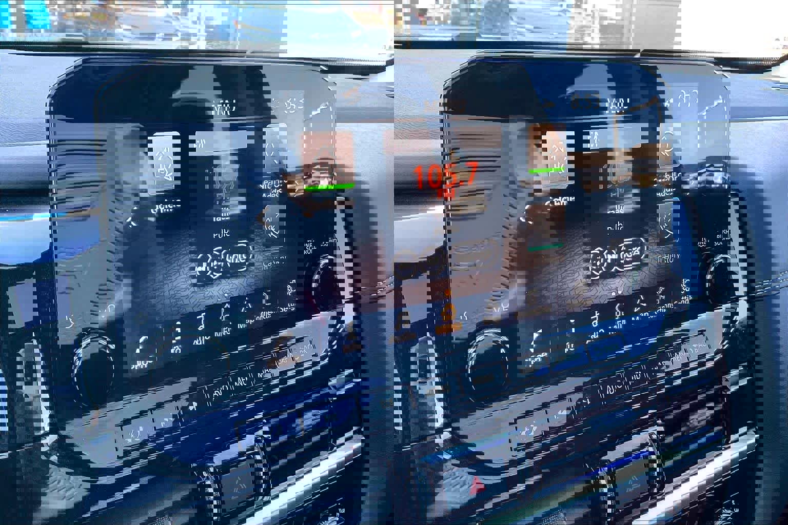 Used 2024 Nissan Pathfinder Platinum image 33