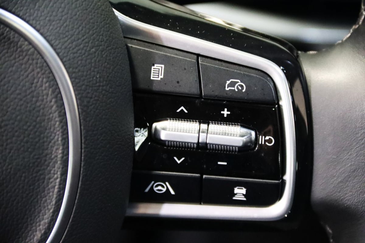 Used 2025 Kia Sorento SX AWD/4WD image 16