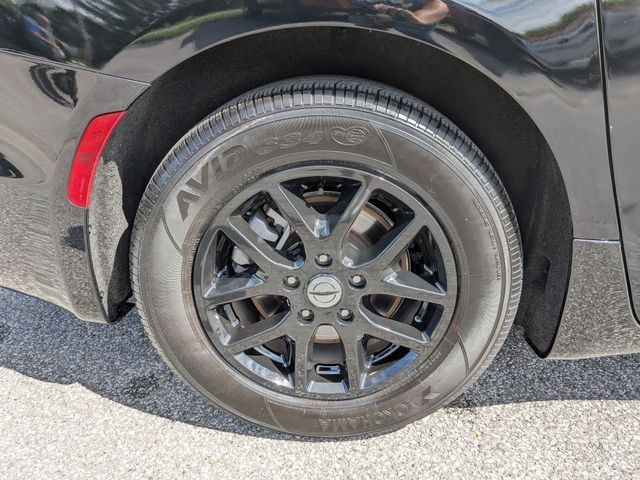 Used 2025 Chrysler Pacifica Select FWD image 11