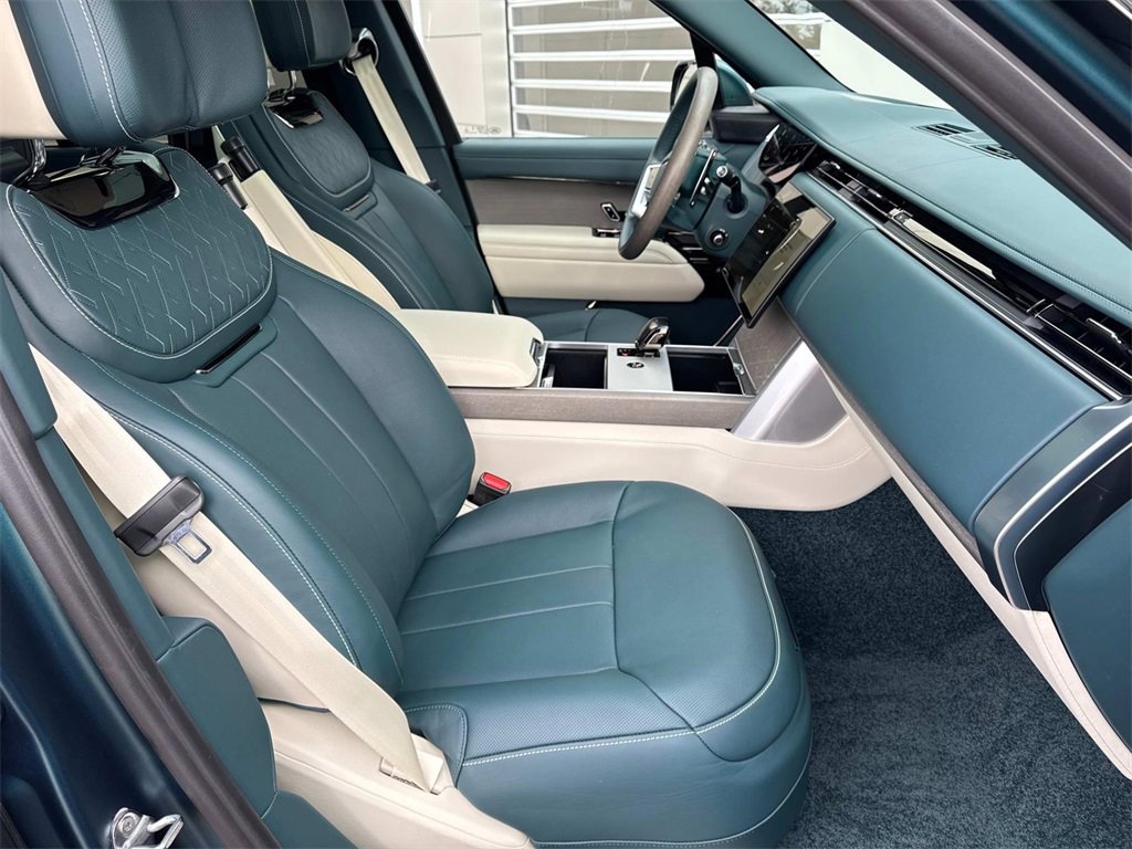 New 2025 Land Rover Range Rover SV image 8