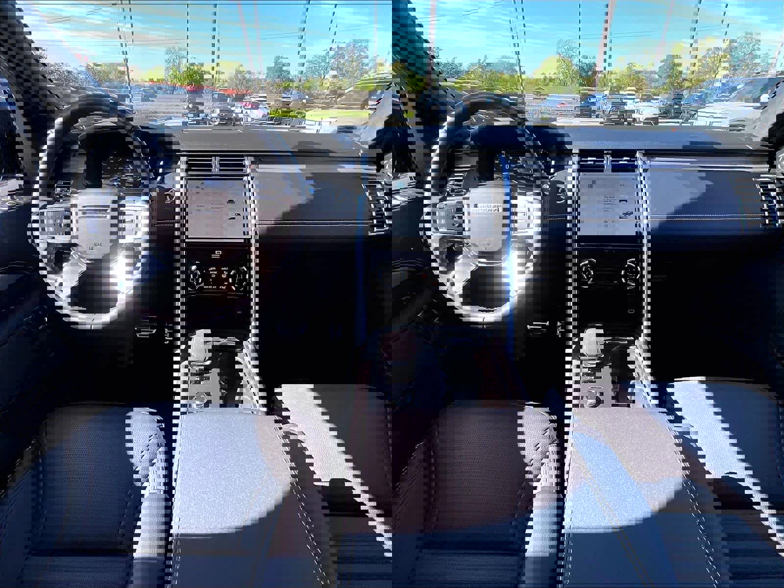 Used 2025 Land Rover Discovery Dynamic SE image 16