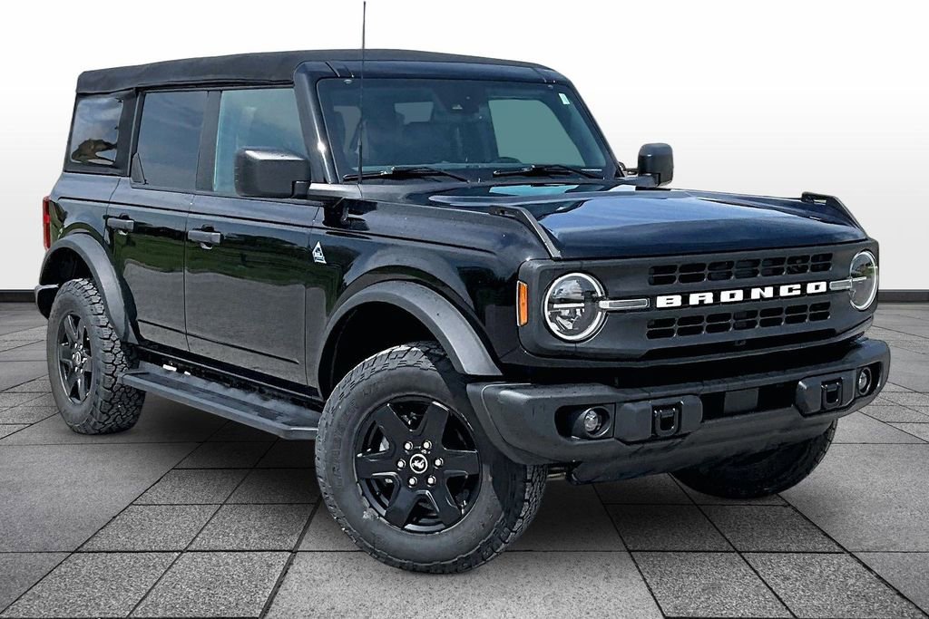Used 2022 Ford Bronco Black Diamond image 2