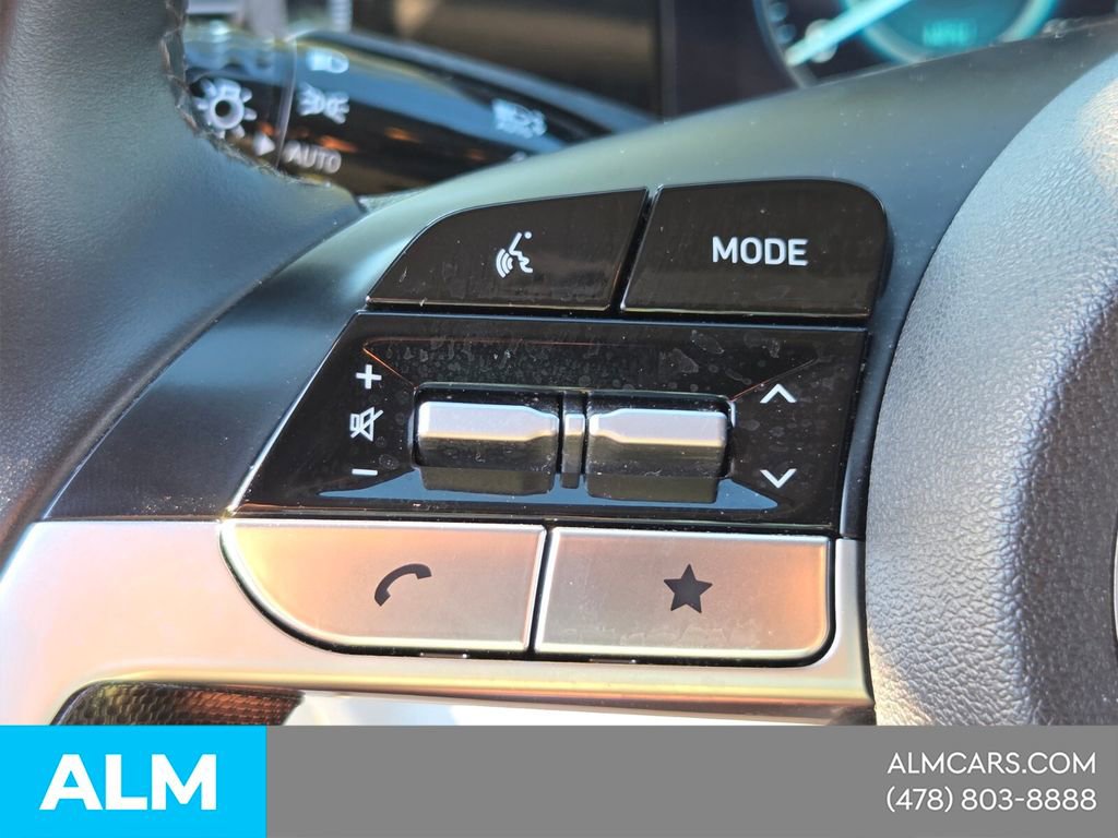 Used 2024 Hyundai Elantra Limited image 27