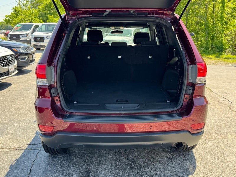 Used 2019 Jeep Grand Cherokee Laredo AWD/4WD image 5