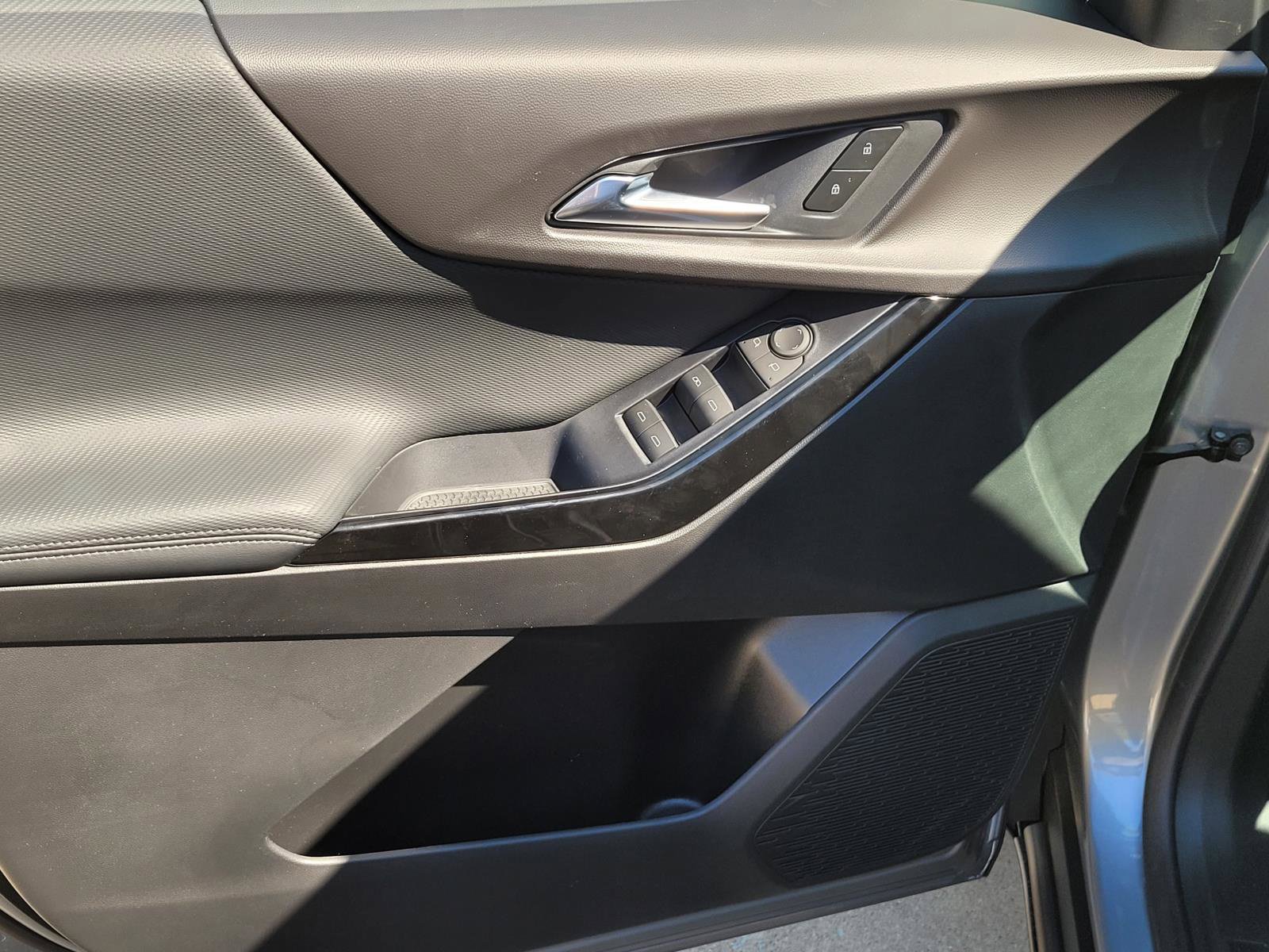 New 2027 Chevrolet Equinox LT w/ Safety and Technology Package FWD image 13