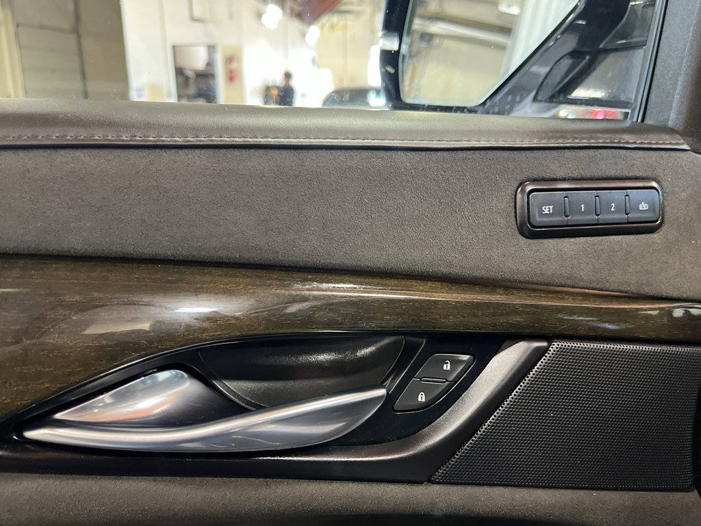 Certified 2020 Cadillac Escalade ESV Platinum AWD/4WD image 30