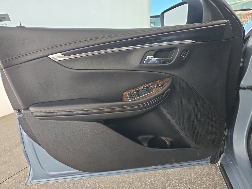 Used 2015 Chevrolet Impala LT w/ Convenience Package FWD image 26