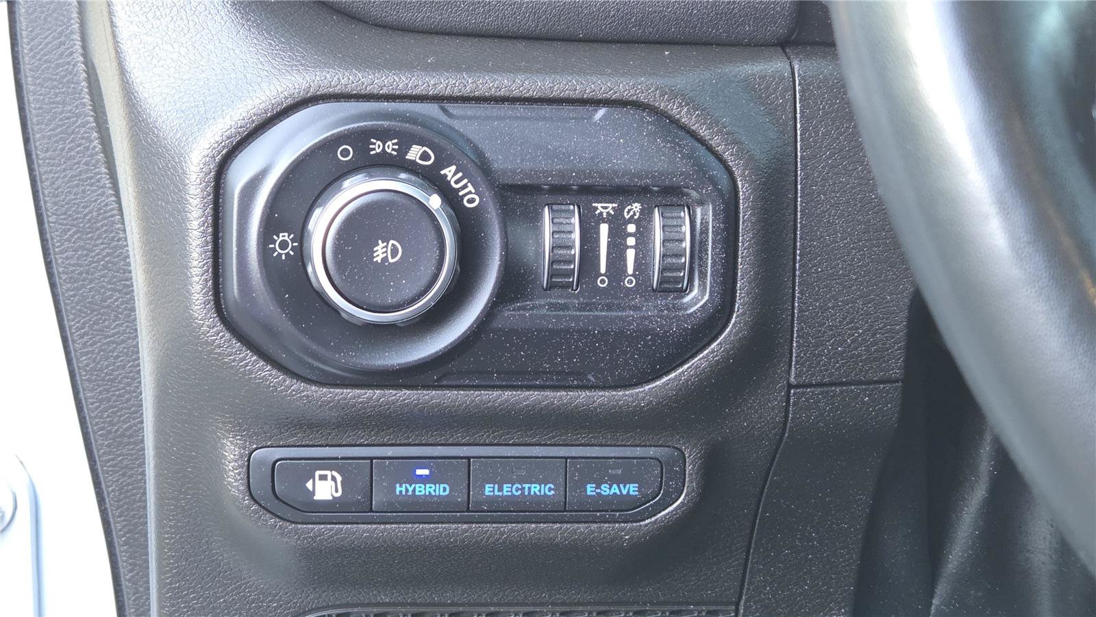 Used 2022 Jeep Wrangler Unlimited Sahara w/ Cold Weather Group AWD/4WD image 14
