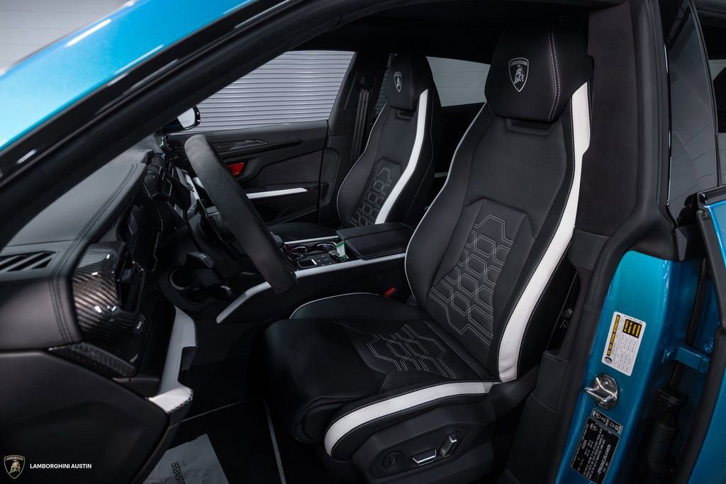 Used 2025 Lamborghini Urus Performante AWD/4WD image 35
