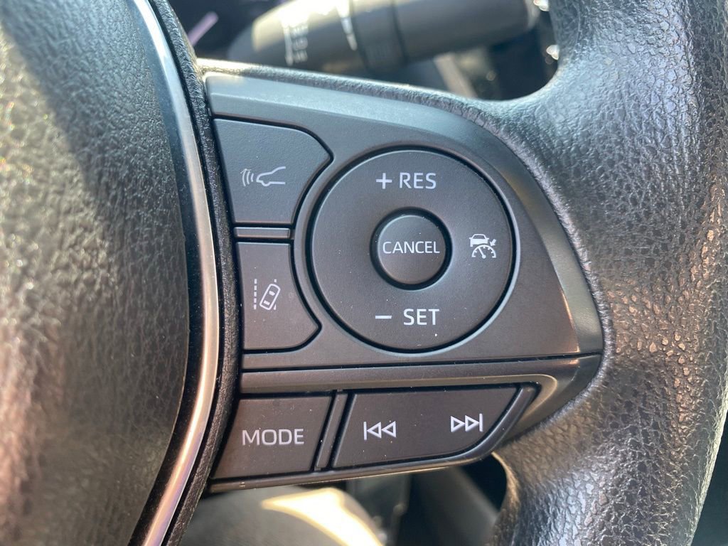 Used 2019 Toyota Camry LE FWD image 27