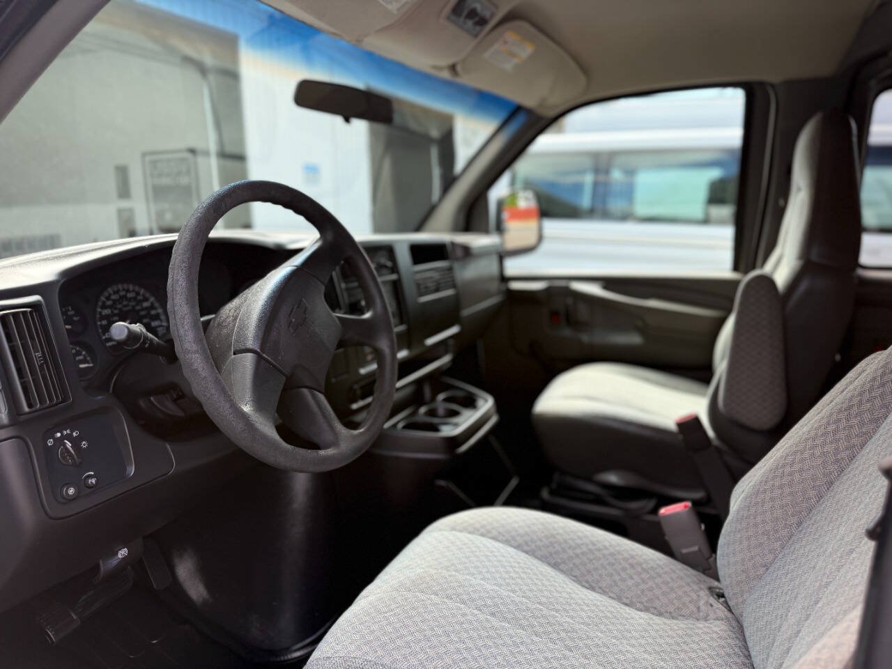 Used 2003 Chevrolet Express 3500 Extended Passenger RWD image 28