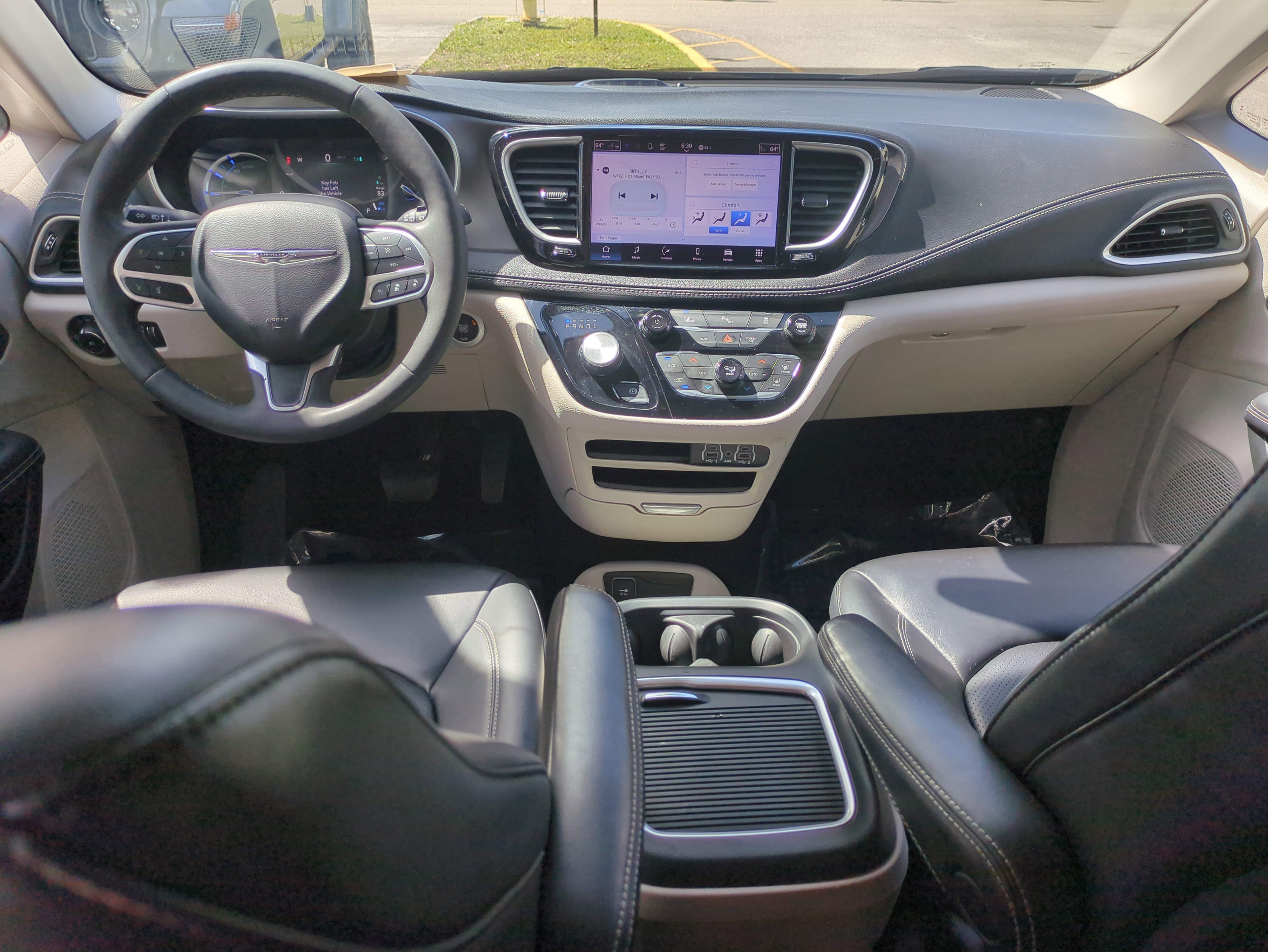 Certified 2023 Chrysler Pacifica Touring-L image 16