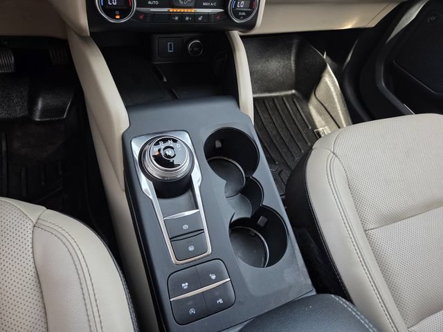 Used 2020 Ford Escape Titanium w/ Titanium Premium Package 2.0 AWD/4WD image 12