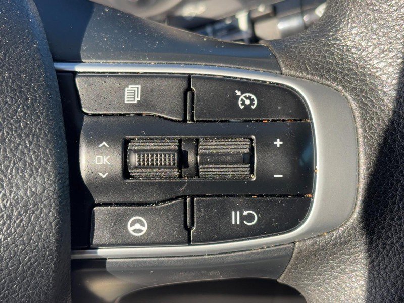 Used 2023 Kia K5 LXS image 18