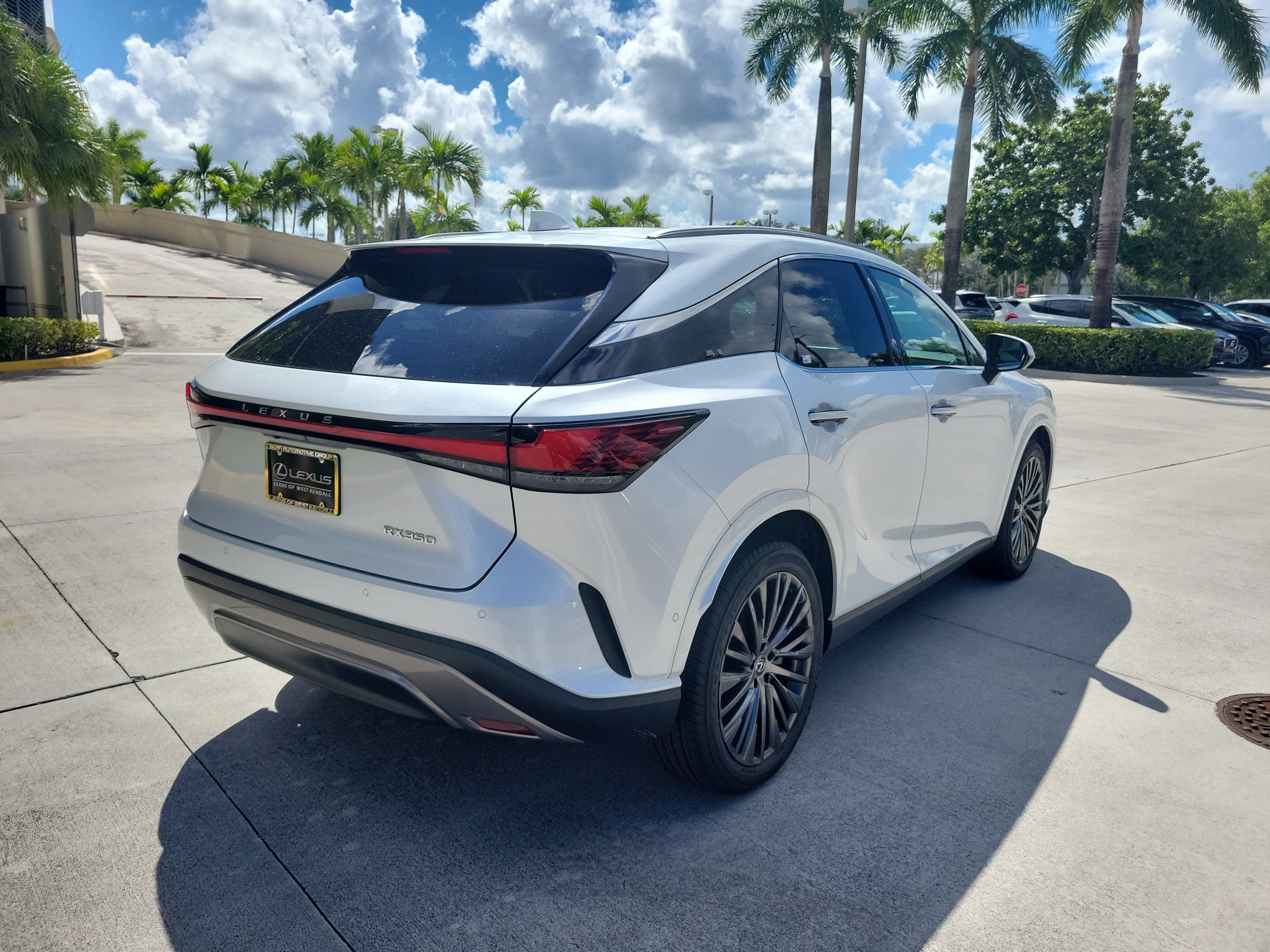 Used 2023 Lexus RX 350 FWD w/ Cold Area Package image 9