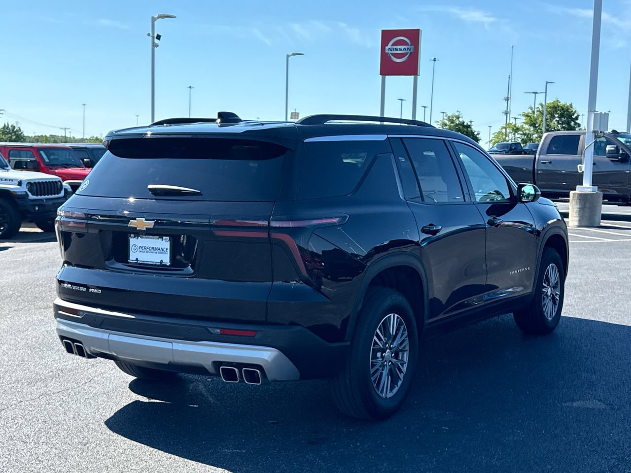 Used 2025 Chevrolet Traverse LT AWD/4WD image 2