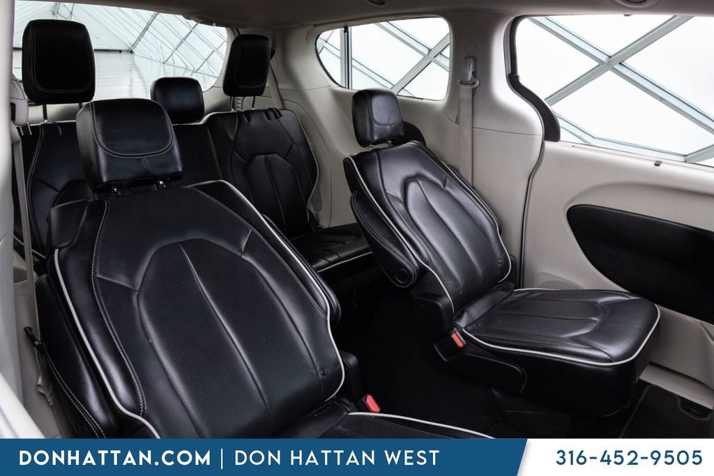 Used 2023 Chrysler Pacifica Limited FWD image 22