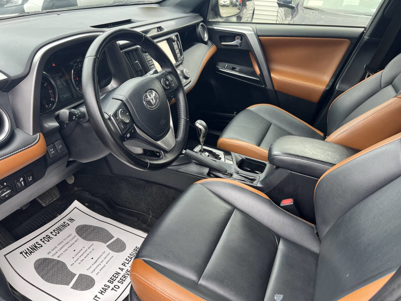 Used 2017 Toyota RAV4 SE image 27