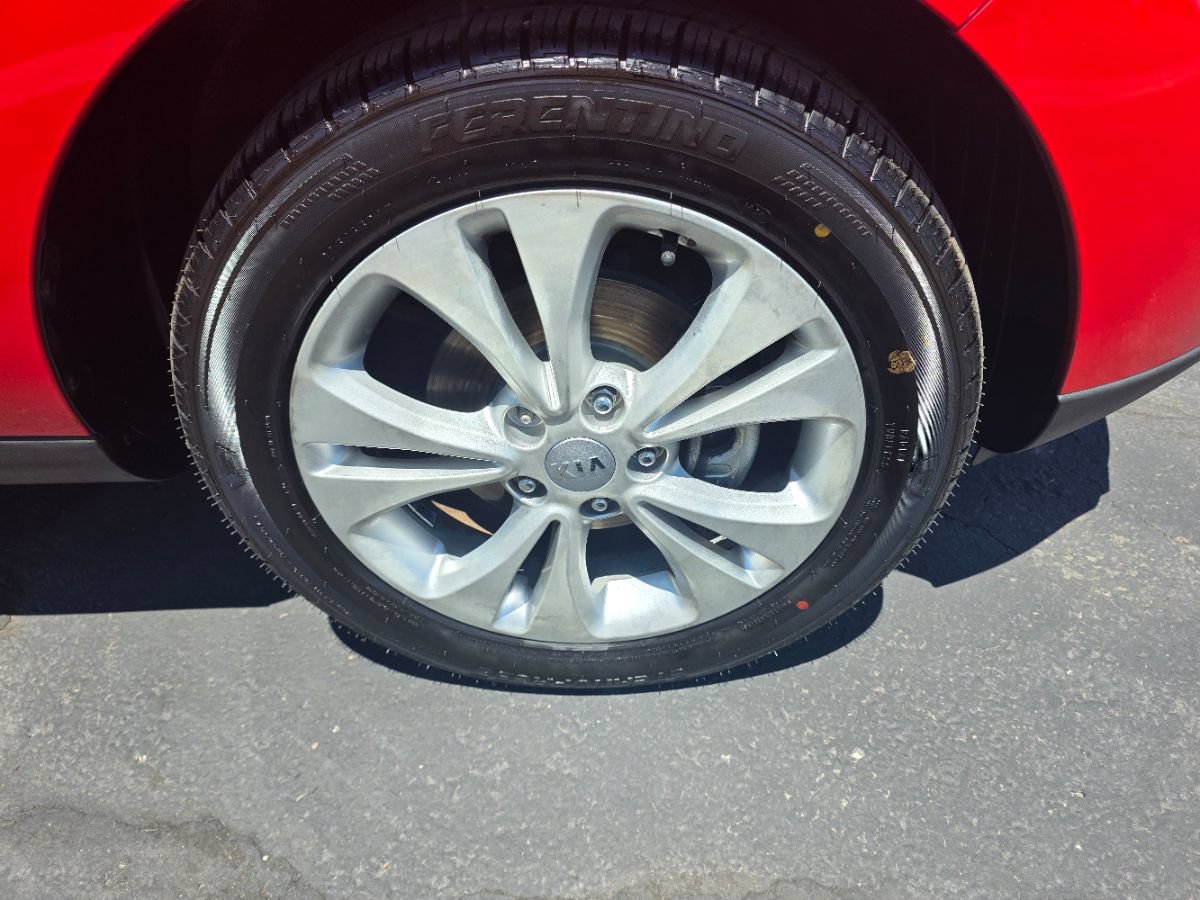 Used 2016 Kia Soul + FWD image 11