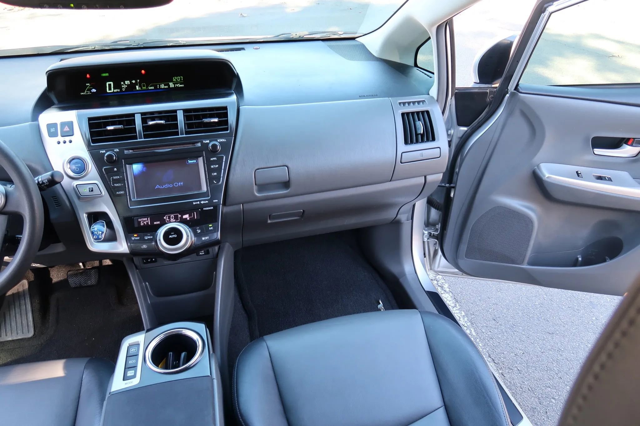 Used 2012 Toyota Prius V Five w/ Preferred Accessory Pkg FWD image 20