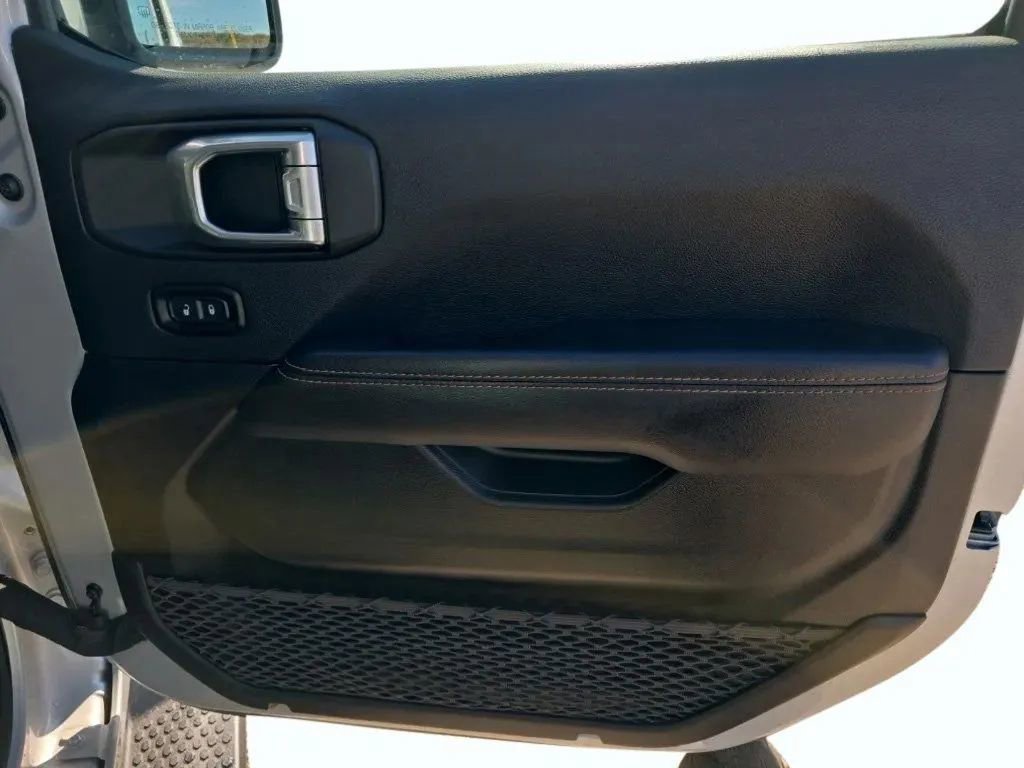 Used 2022 Jeep Wrangler Unlimited Sahara image 19