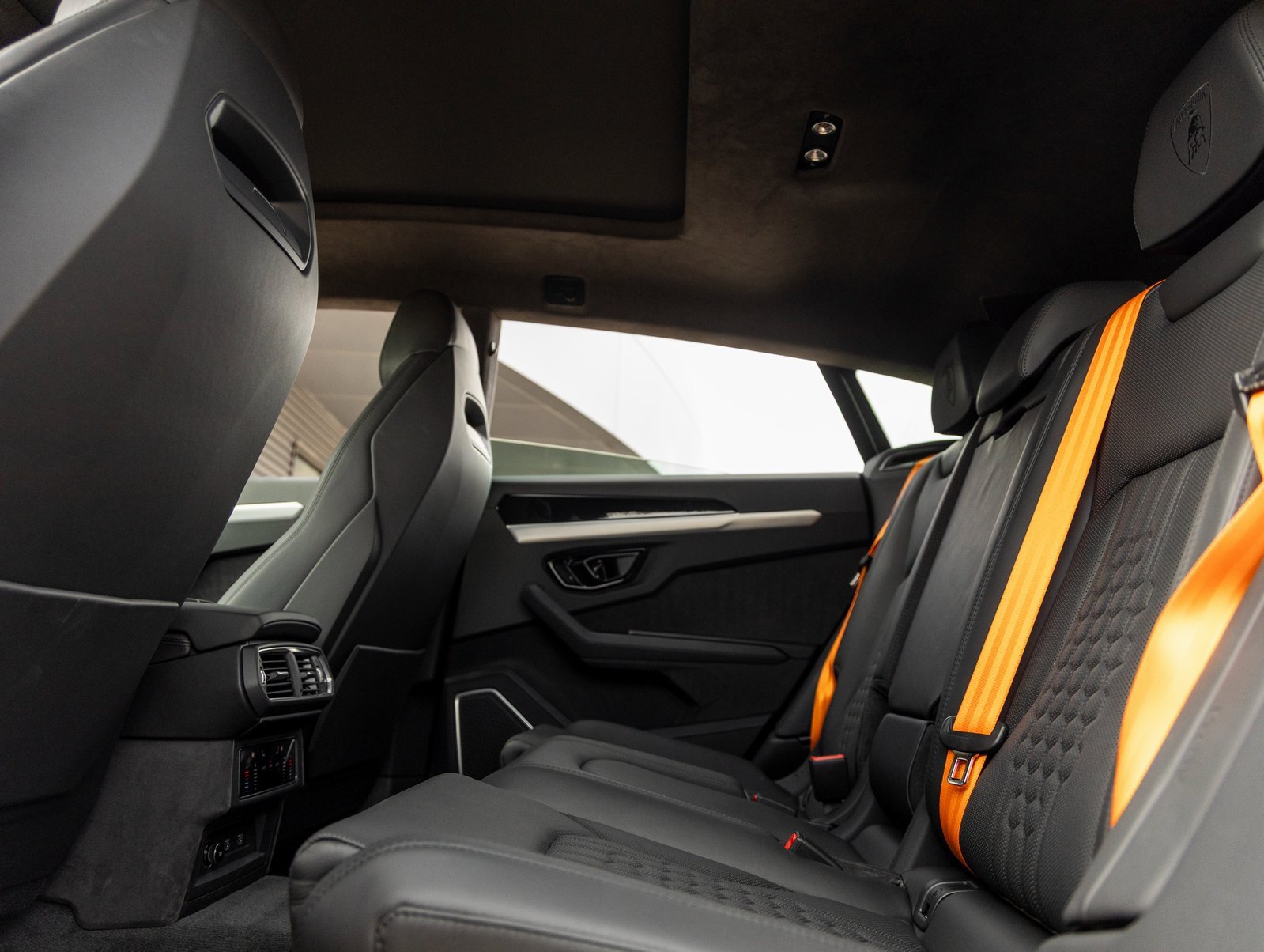 Used 2025 Lamborghini Urus SE image 30