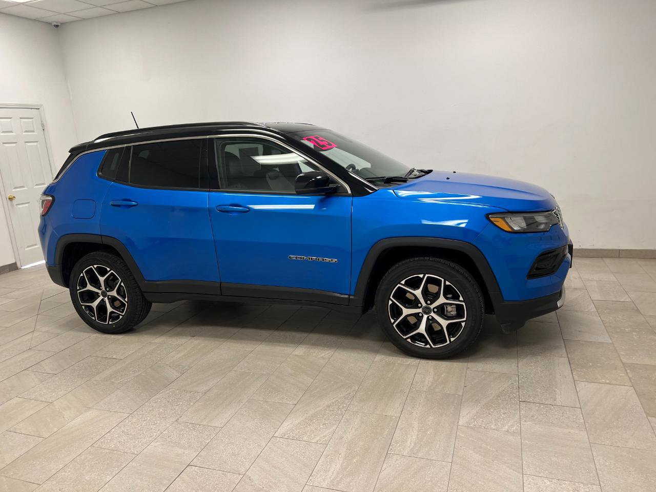 Used 2025 Jeep Compass Limited AWD/4WD image 15