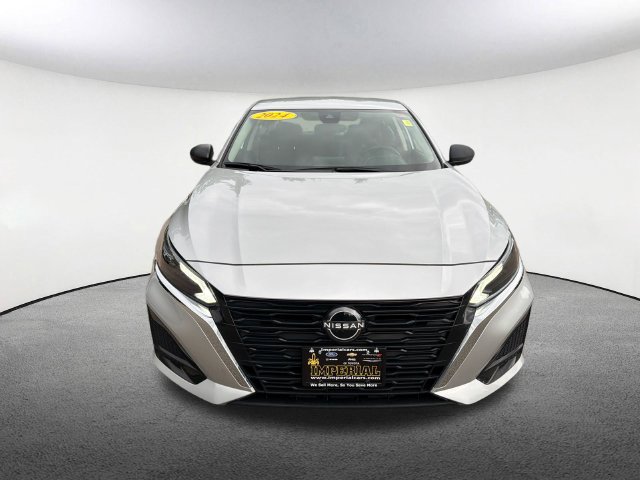 Used 2024 Nissan Altima 2.5 SV AWD/4WD image 3