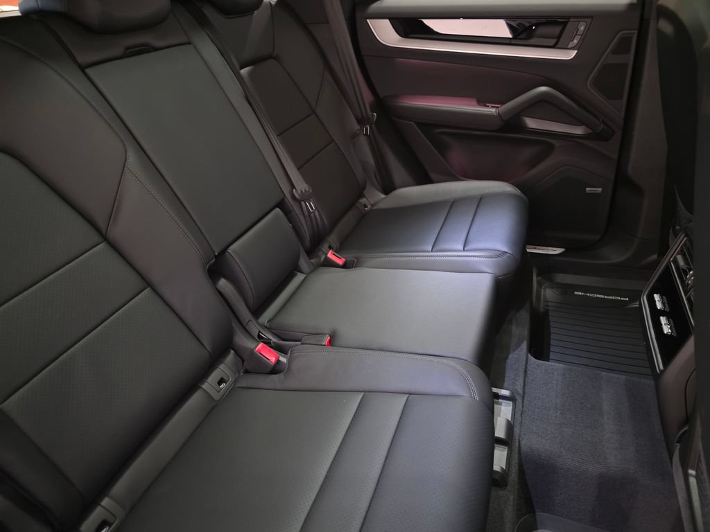 Certified 2026 Porsche Cayenne AWD/4WD image 15