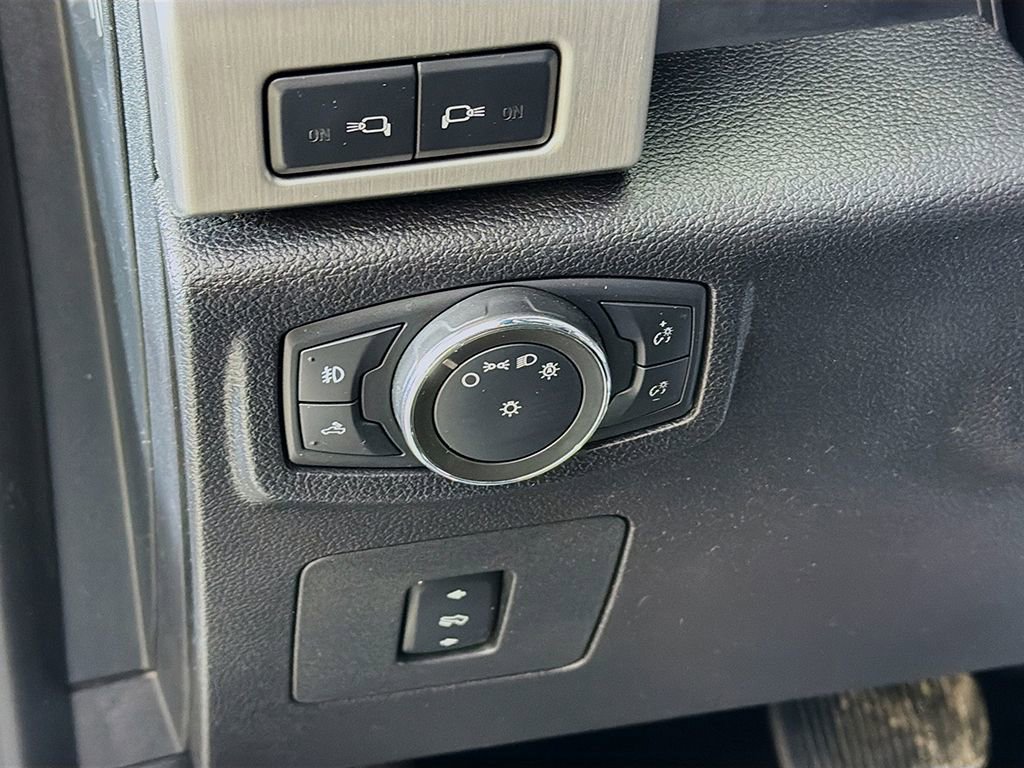 Used 2016 Ford F150 Platinum w/ Equipment Group 701A Luxury image 30