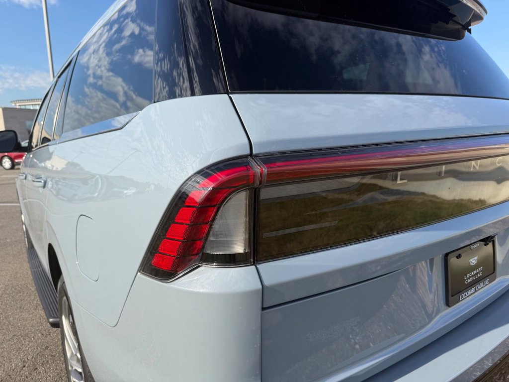 Used 2026 Lincoln Navigator Premiere AWD/4WD image 10