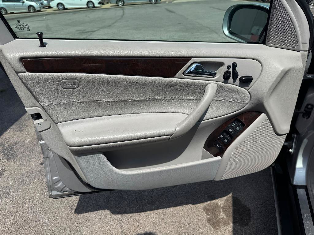 Used 2005 Mercedes-Benz C 320 Sedan image 11