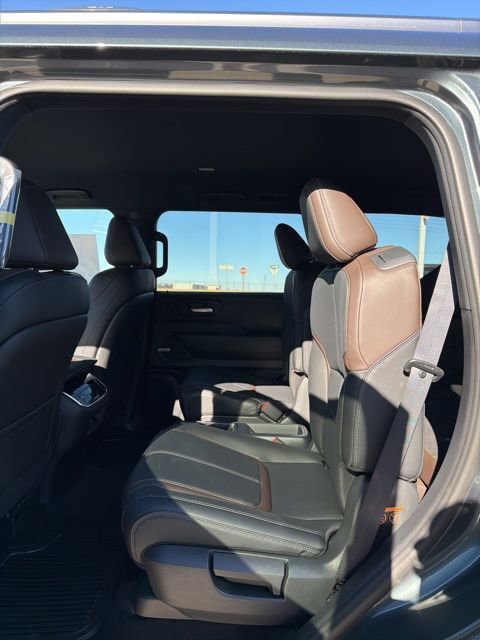 New 2026 Nissan Armada SL w/ Captain's Chari Seat Package image 10