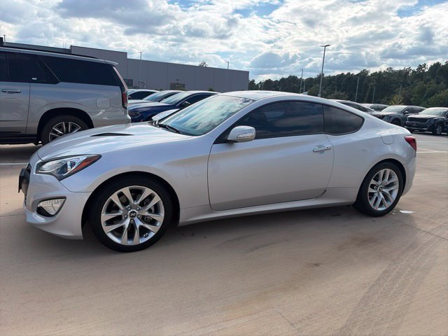 Used 2014 Hyundai Genesis 3.8 RWD image 2